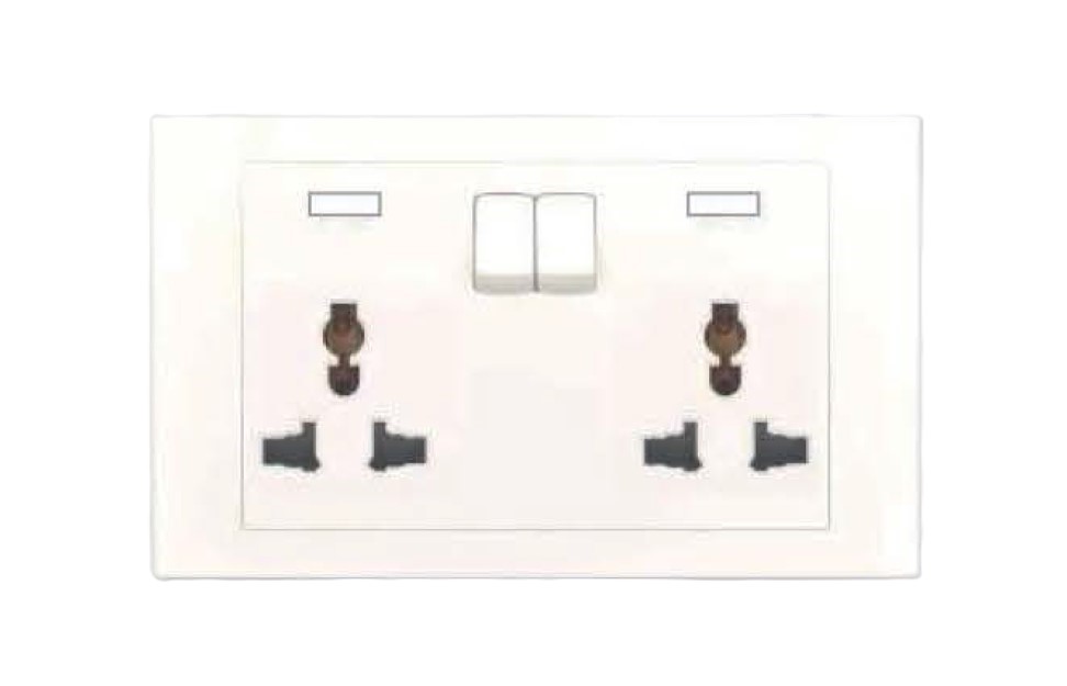 Siase 250V 2Gang 13A Switched Universal Socket